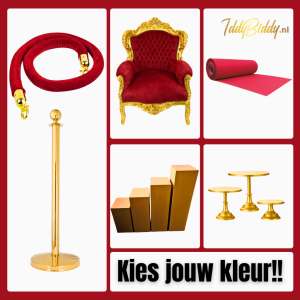 Rode barok stoelpakket met een rode loper, afzetpalen, zuilen en taartplateaus